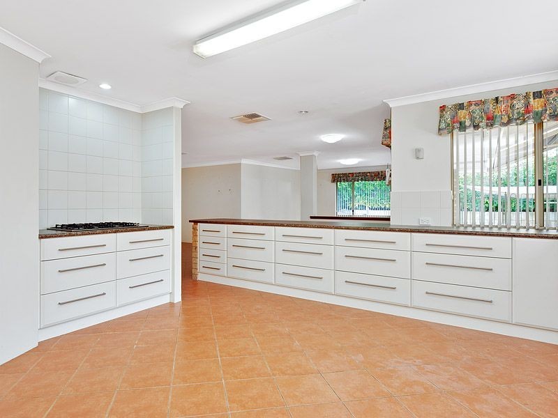 75 Sylvan Crescent, Leeming WA 6149