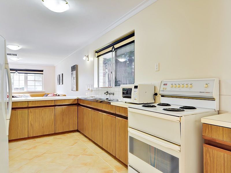 10 Walker Court, Kardinya WA 6163