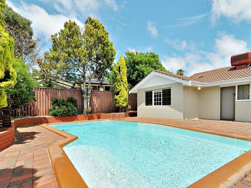 10 Walker Court, Kardinya WA 6163