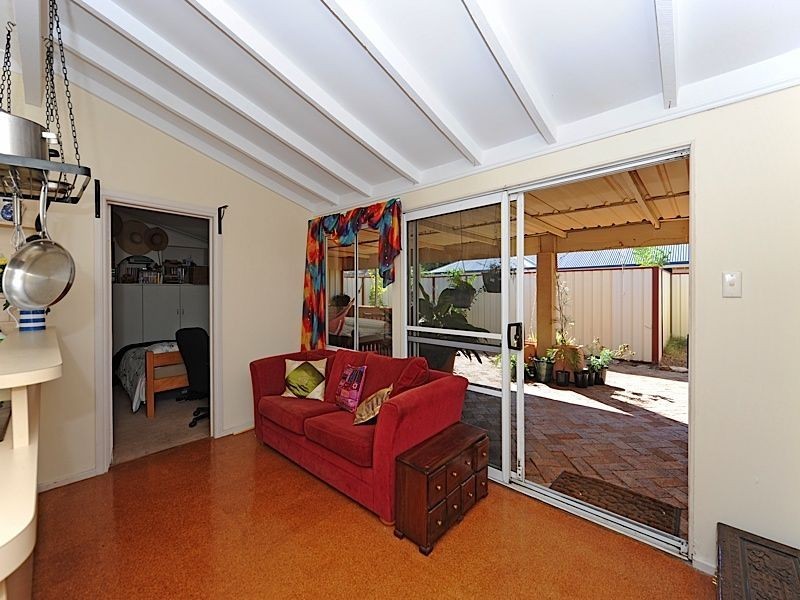 28 Renou Street, Queens Park WA 6107