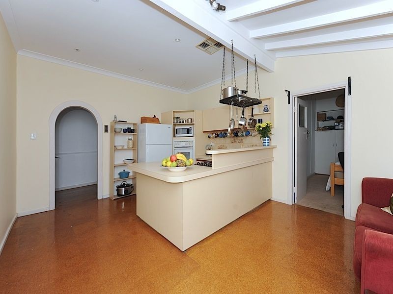 28 Renou Street, Queens Park WA 6107