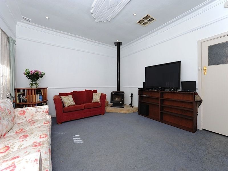 28 Renou Street, Queens Park WA 6107