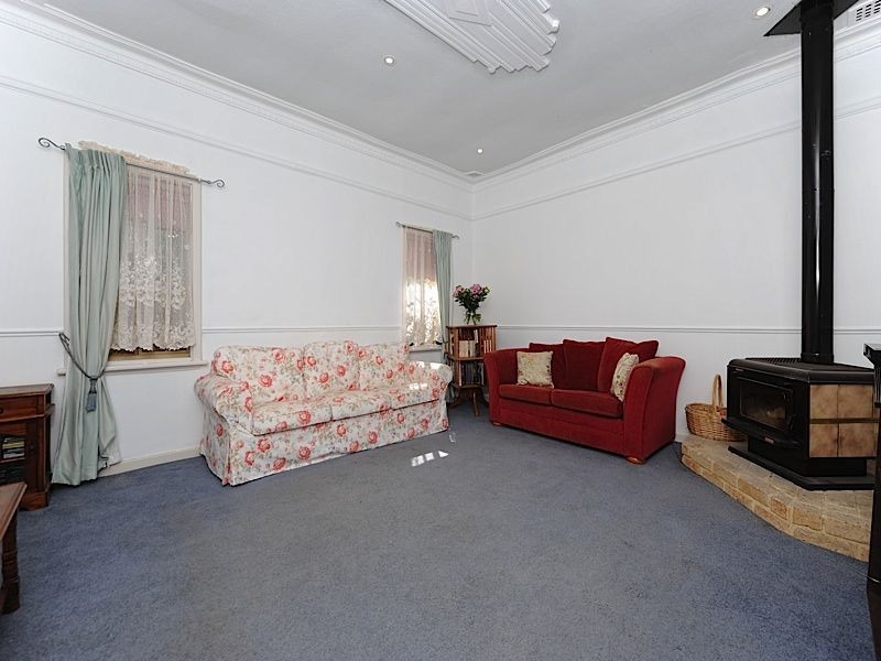 28 Renou Street, Queens Park WA 6107