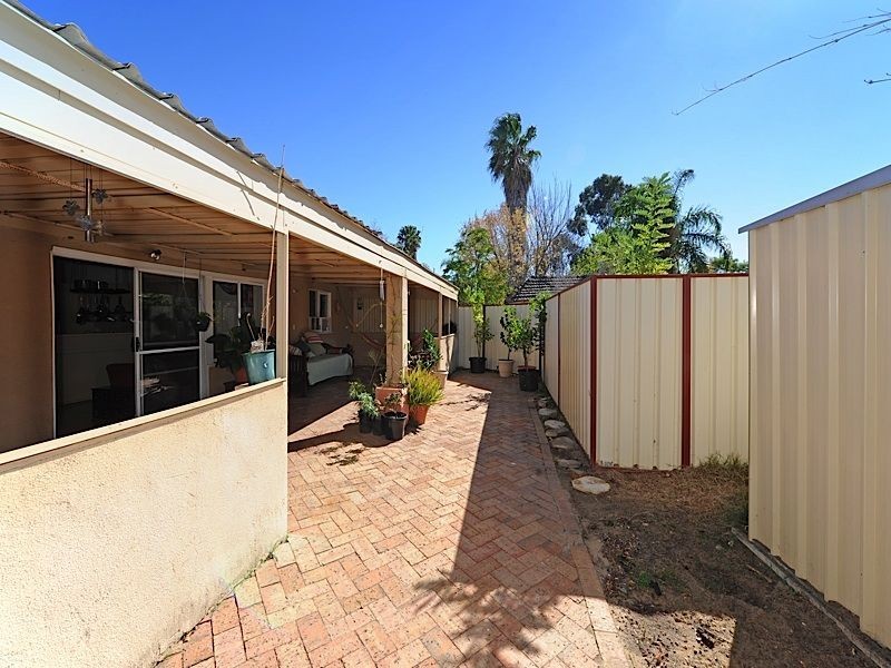 28 Renou Street, Queens Park WA 6107