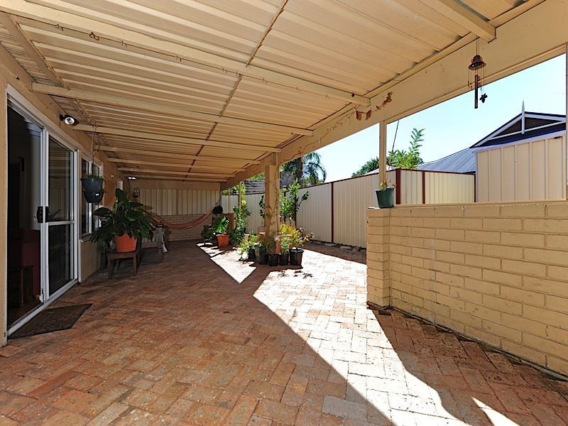 28 Renou Street, Queens Park WA 6107