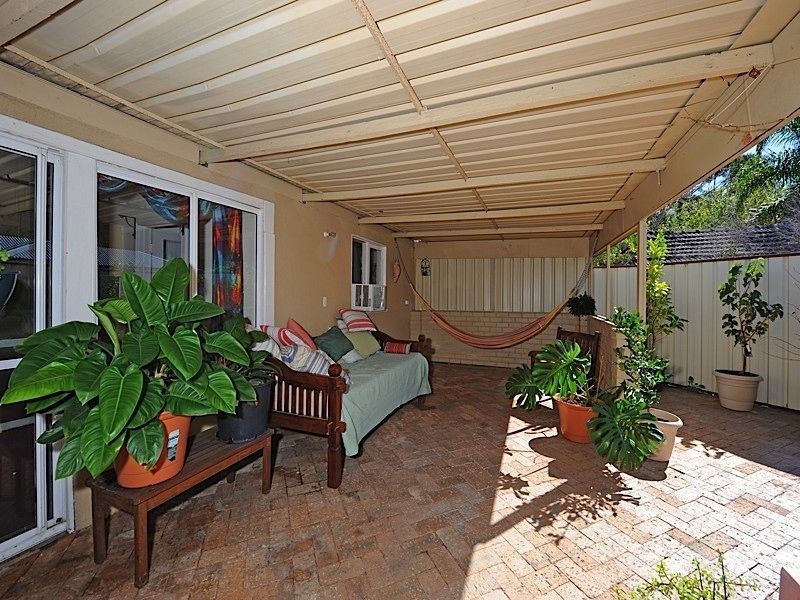 28 Renou Street, Queens Park WA 6107