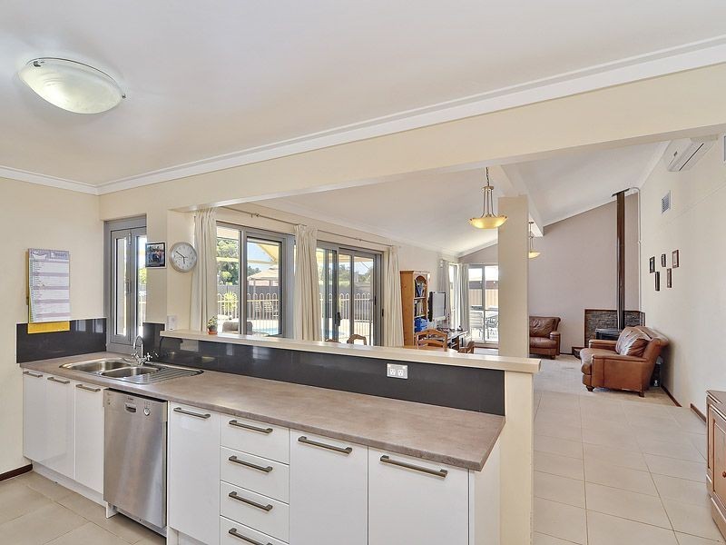 1 Mcguiness Drive, Leeming WA 6149