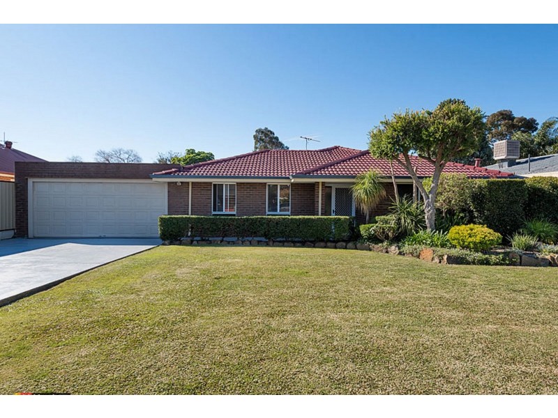 11 Amphion Place, Leeming WA 6149