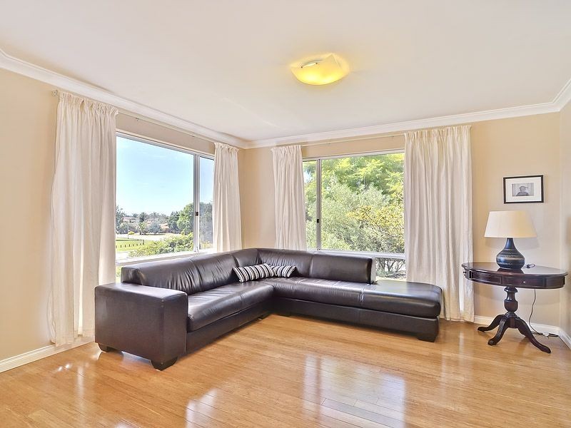 13 Green Croft Gardens, Leeming WA 6149