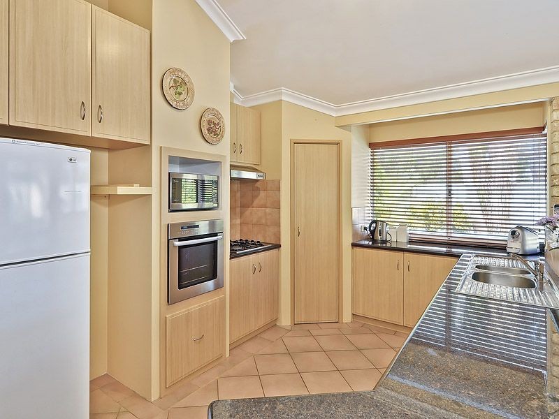 13 Green Croft Gardens, Leeming WA 6149