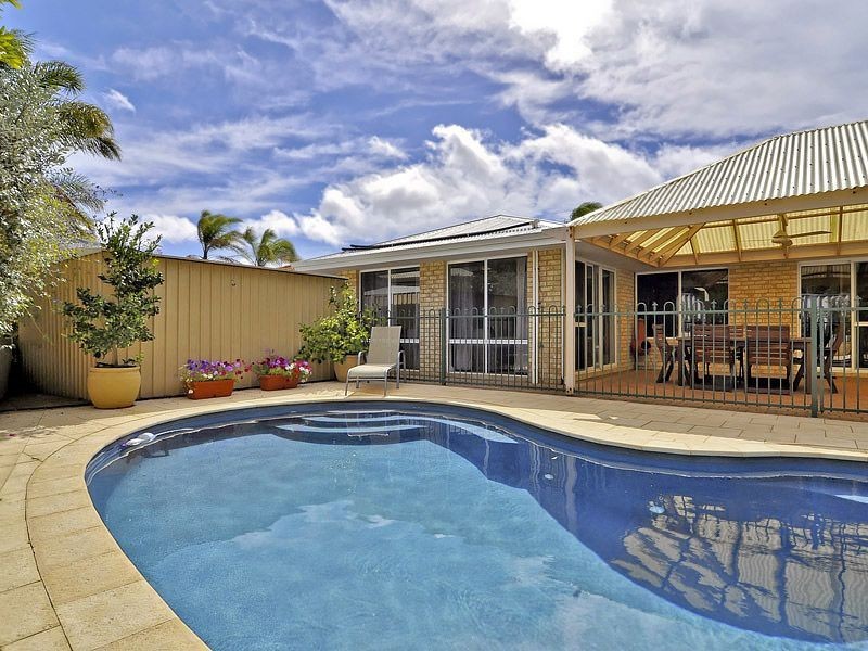 13 Green Croft Gardens, Leeming WA 6149