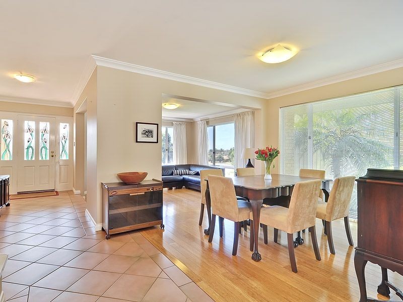 13 Green Croft Gardens, Leeming WA 6149