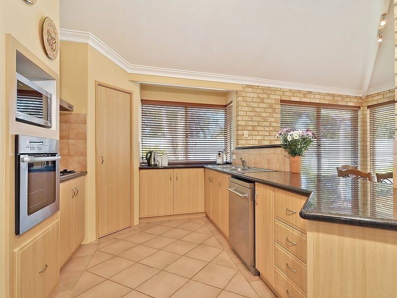 13 Green Croft Gardens, Leeming WA 6149