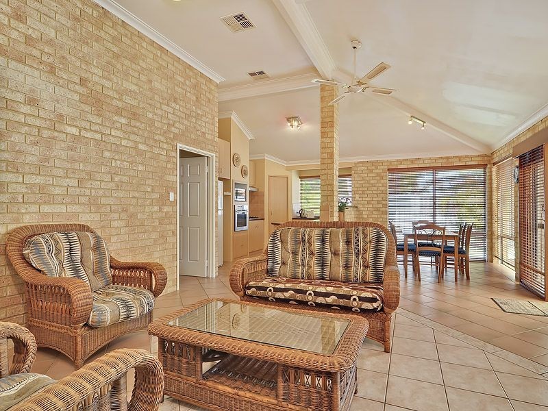 13 Green Croft Gardens, Leeming WA 6149
