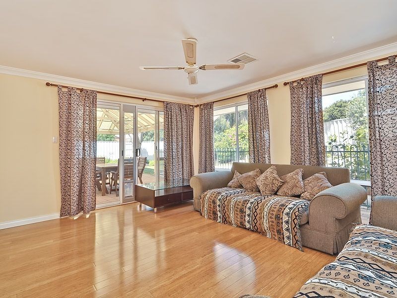 13 Green Croft Gardens, Leeming WA 6149