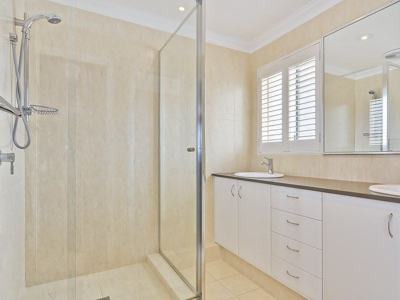 13 Green Croft Gardens, Leeming WA 6149