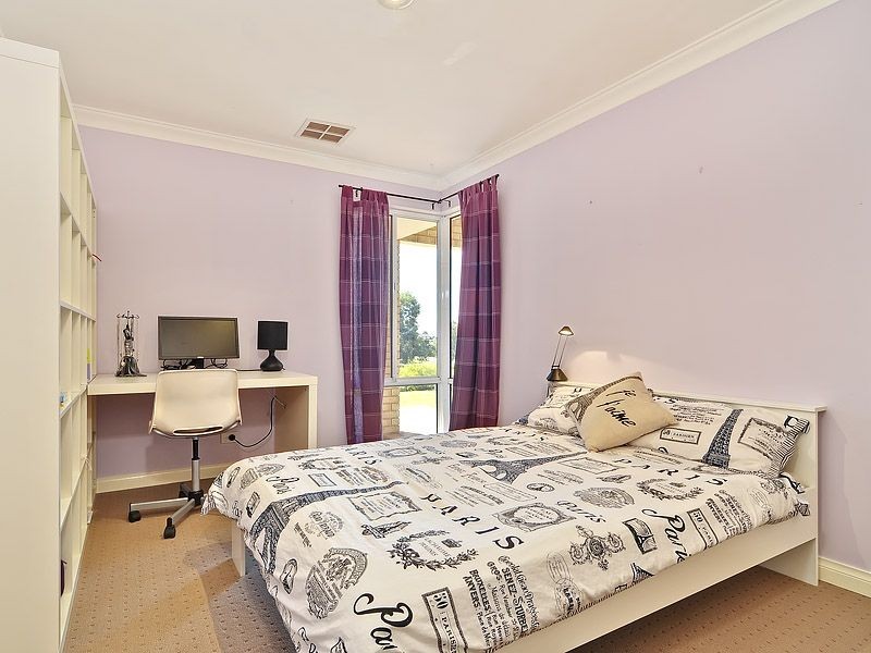 13 Green Croft Gardens, Leeming WA 6149
