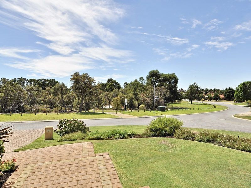 13 Green Croft Gardens, Leeming WA 6149