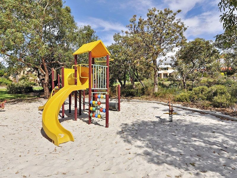 13 Green Croft Gardens, Leeming WA 6149