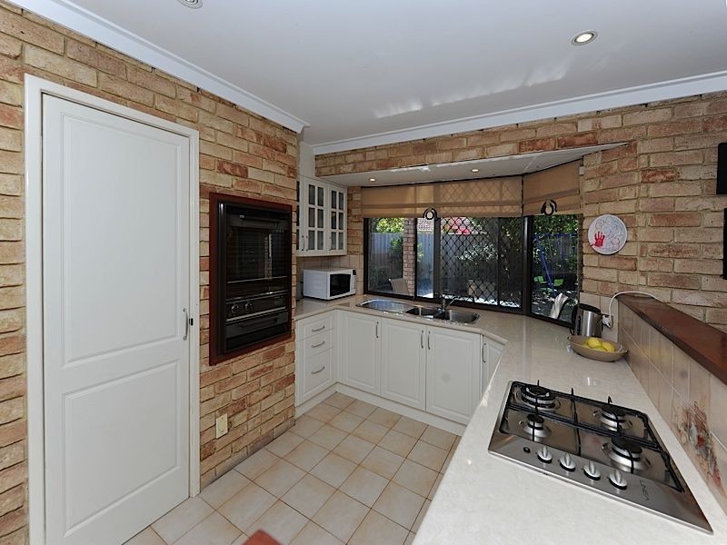 19 Earnshaw Loop, Leeming WA 6149