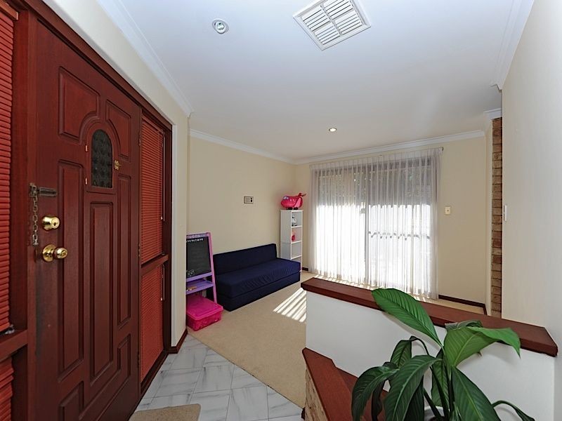 19 Earnshaw Loop, Leeming WA 6149