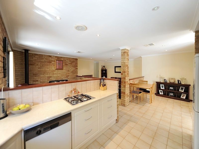 19 Earnshaw Loop, Leeming WA 6149