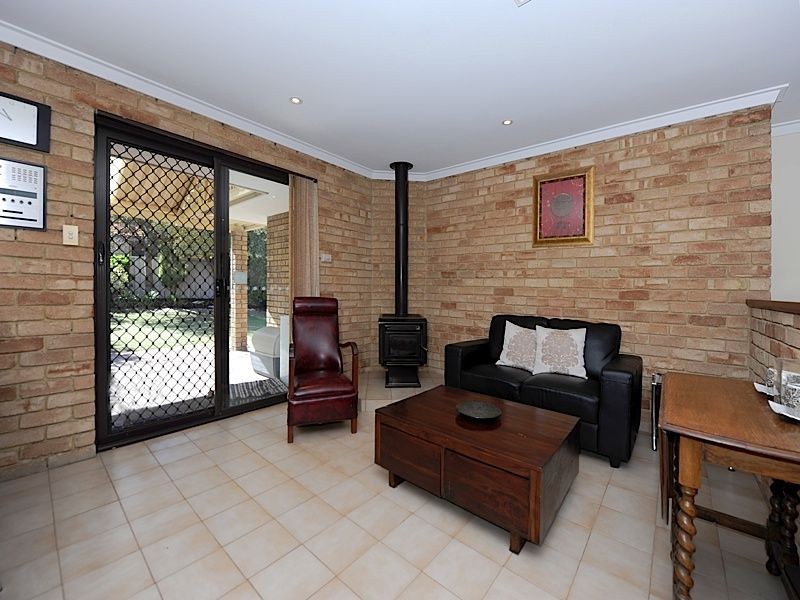 19 Earnshaw Loop, Leeming WA 6149