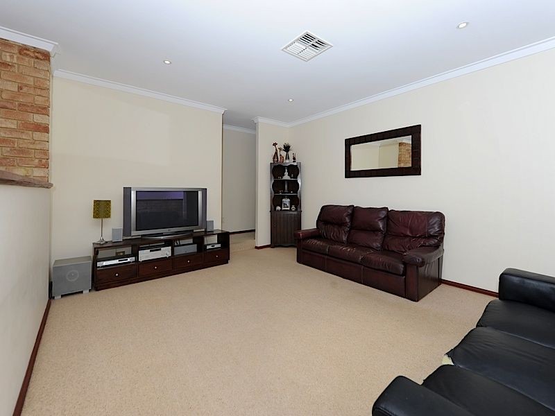 19 Earnshaw Loop, Leeming WA 6149
