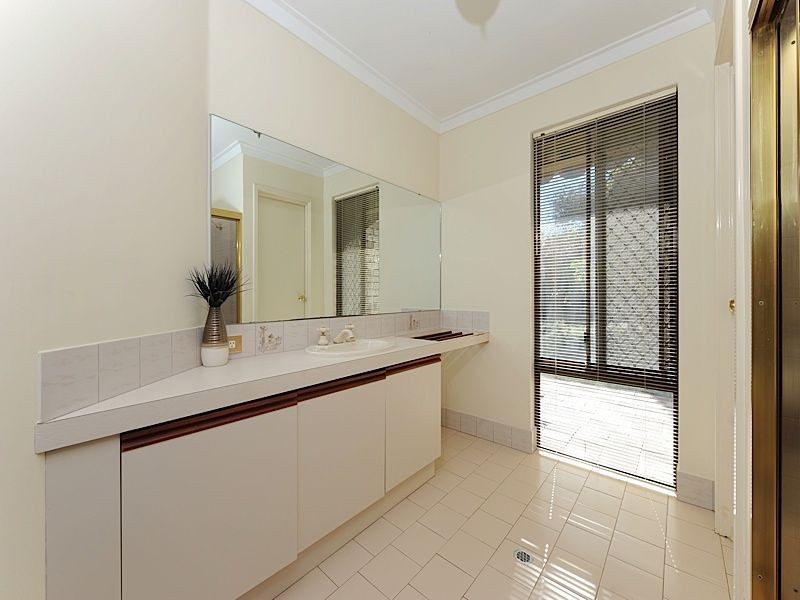 19 Earnshaw Loop, Leeming WA 6149