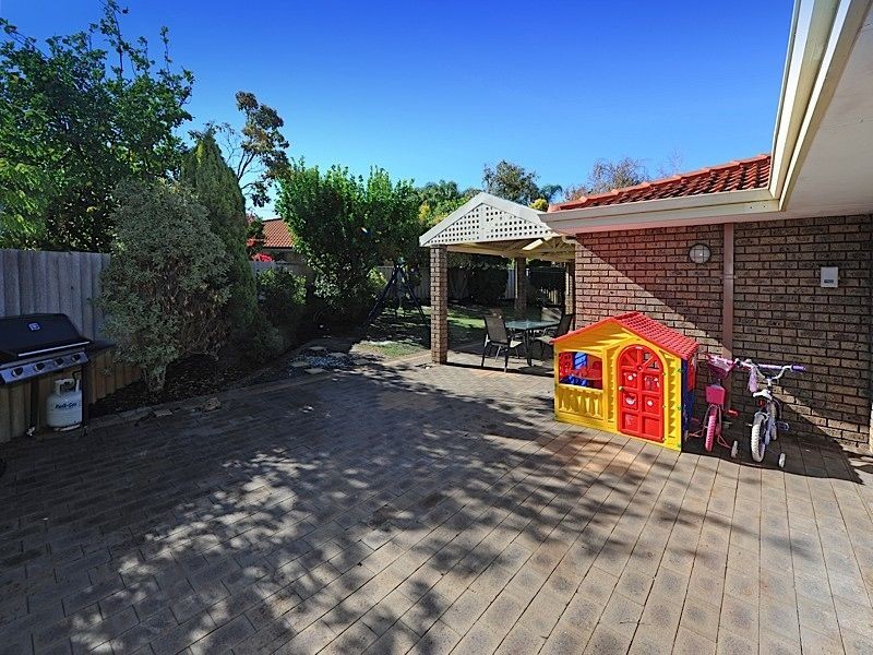 19 Earnshaw Loop, Leeming WA 6149