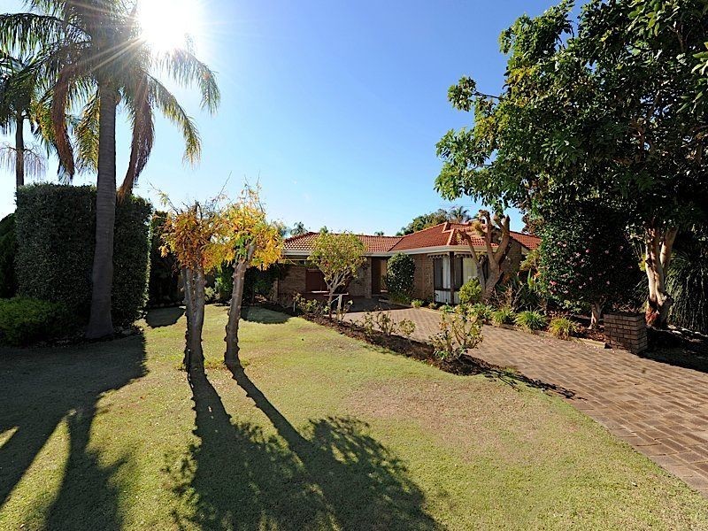 19 Earnshaw Loop, Leeming WA 6149