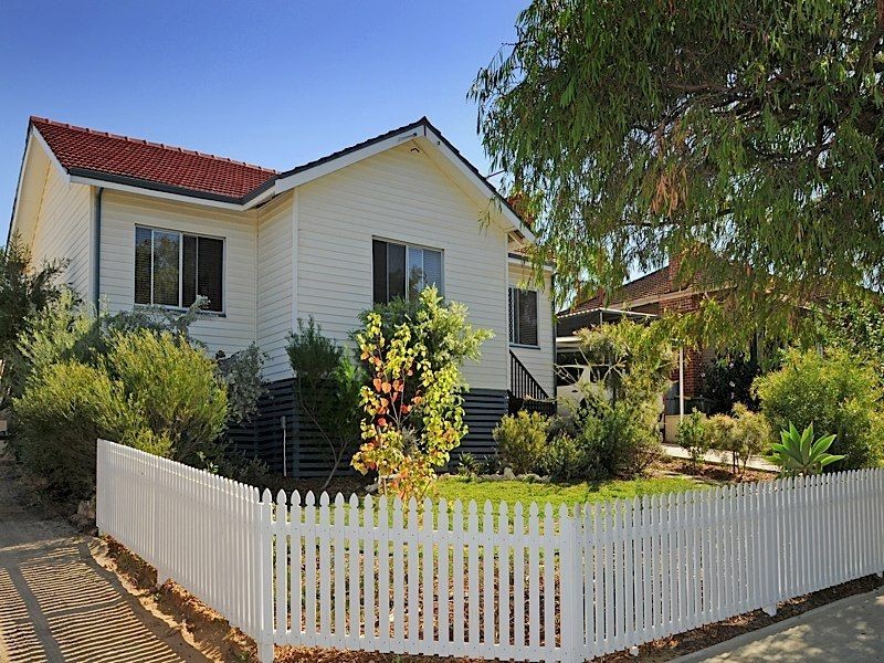 7 Instone Street, Hilton WA 6163