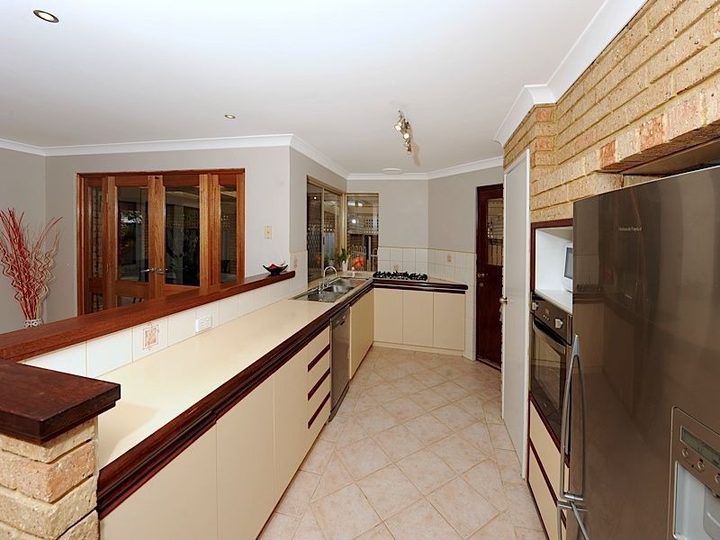 9 Brandwood Gardens, Leeming WA 6149