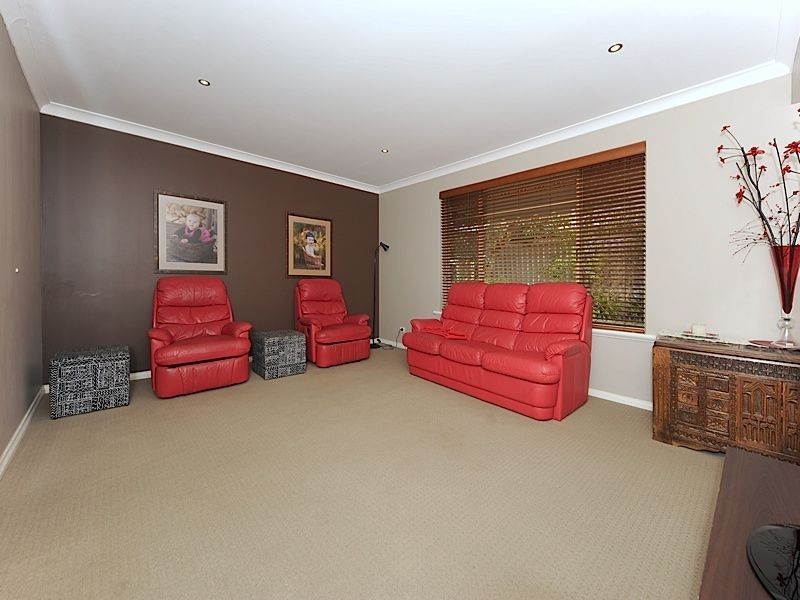 9 Brandwood Gardens, Leeming WA 6149