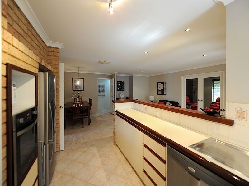 9 Brandwood Gardens, Leeming WA 6149