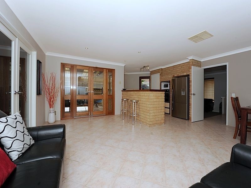 9 Brandwood Gardens, Leeming WA 6149