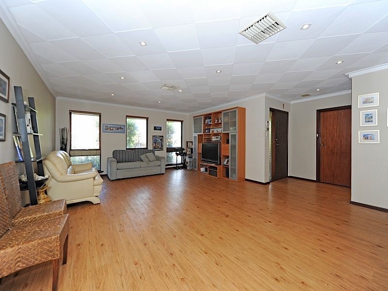 5 More Crescent, Bull Creek WA 6149