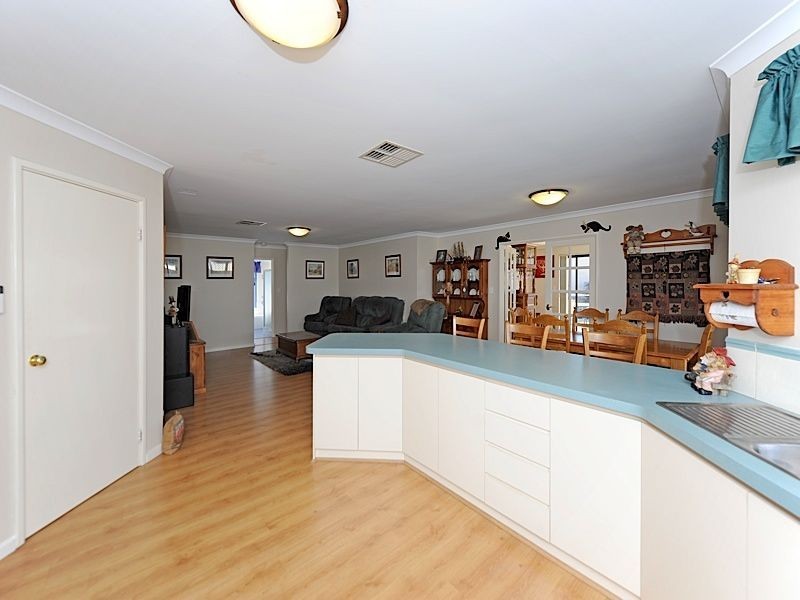 31 Monroe Turn, Success WA 6164