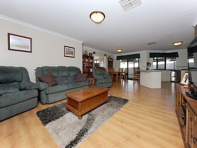 31 Monroe Turn, Success WA 6164