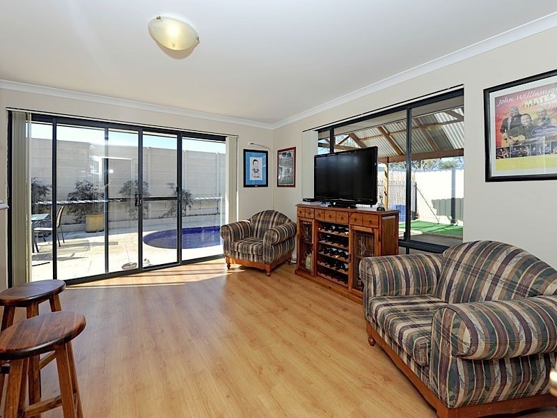 31 Monroe Turn, Success WA 6164