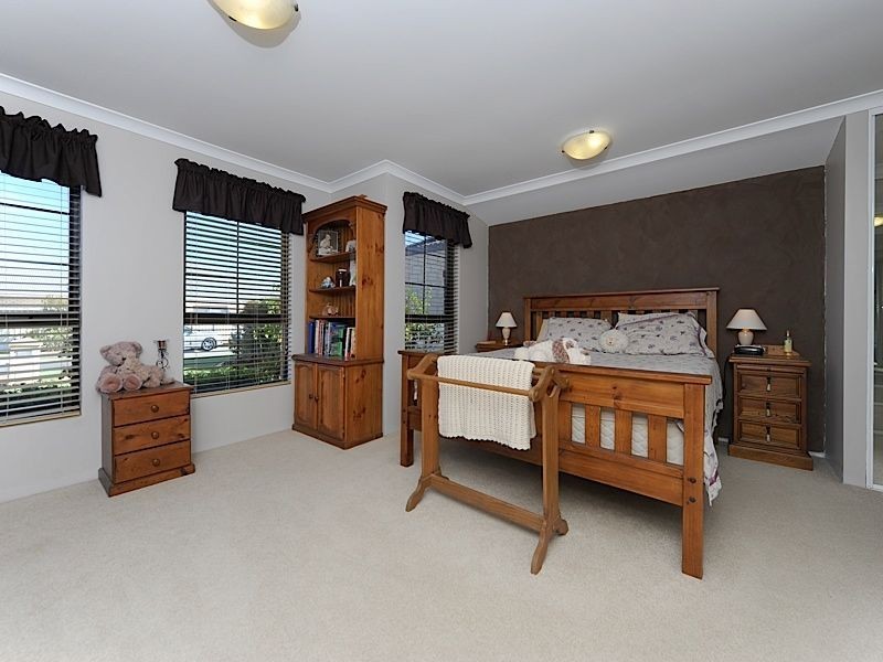 31 Monroe Turn, Success WA 6164