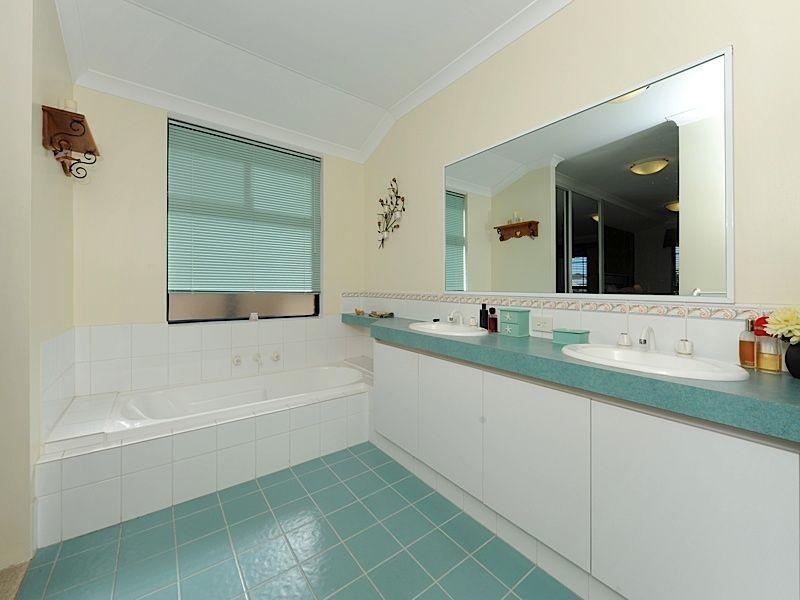 31 Monroe Turn, Success WA 6164