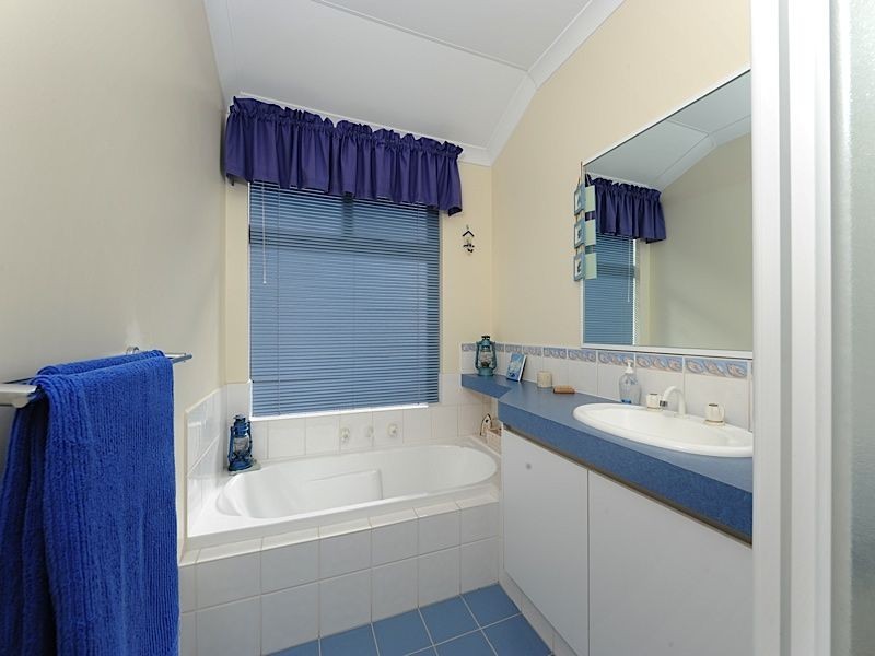 31 Monroe Turn, Success WA 6164