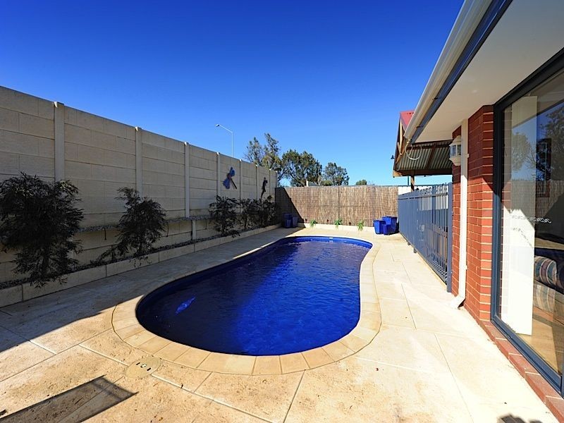 31 Monroe Turn, Success WA 6164