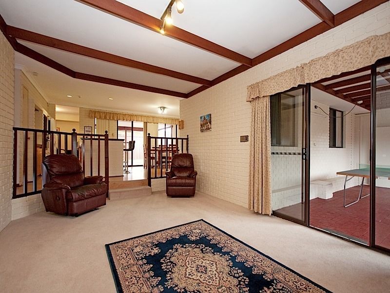 1 Chalmers Place, Leeming WA 6149