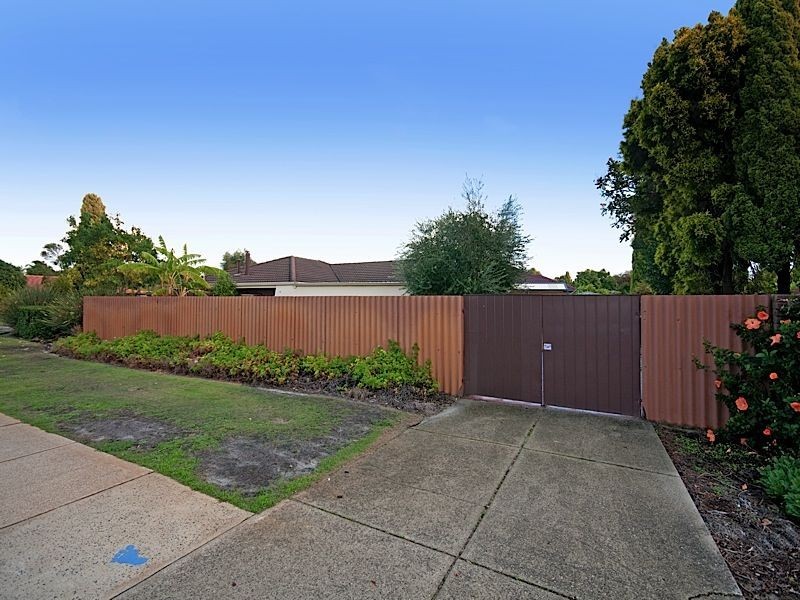 1 Chalmers Place, Leeming WA 6149