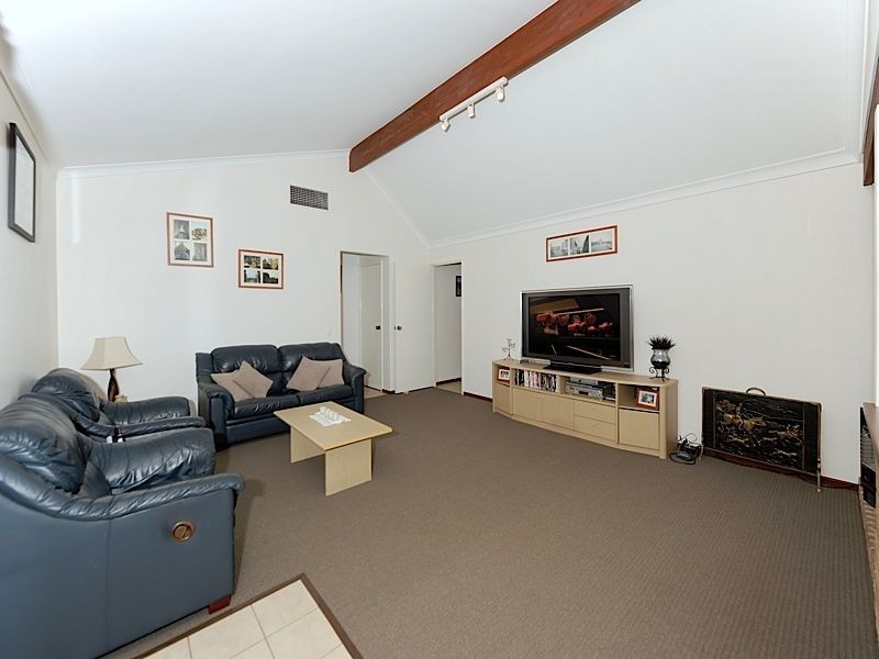 73 Casserly Drive, Leeming WA 6149