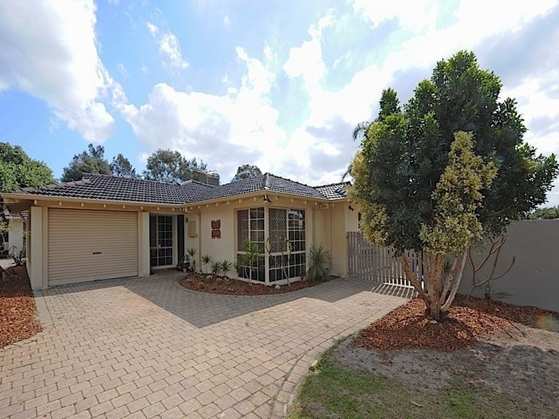 1A Howlett Place, Leeming WA 6149