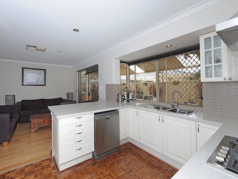 1A Howlett Place, Leeming WA 6149