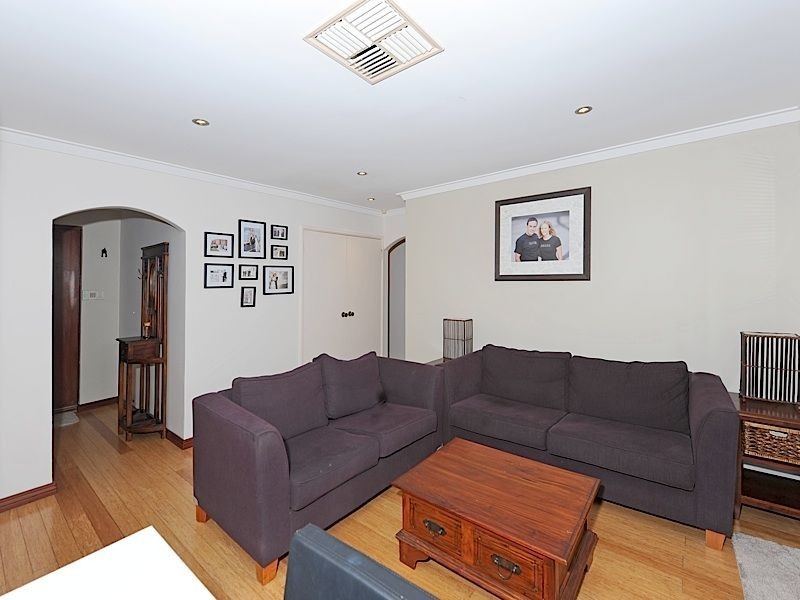 1A Howlett Place, Leeming WA 6149